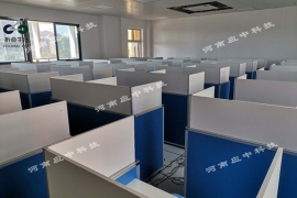 华师附属普宁学校电教平台升降屏风电脑桌建设