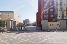 热烈祝贺：北京市昌平一中-英语听说多功能教室，升降屏风机考卡座已投入使用！
